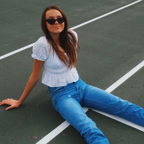 Meet your Posher, Carolyn - Picture 2 of 2